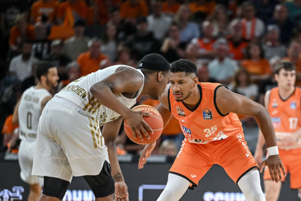 [图]英超-曼城爆冷1-2不敌伯恩茅斯 联赛32场不败终结.