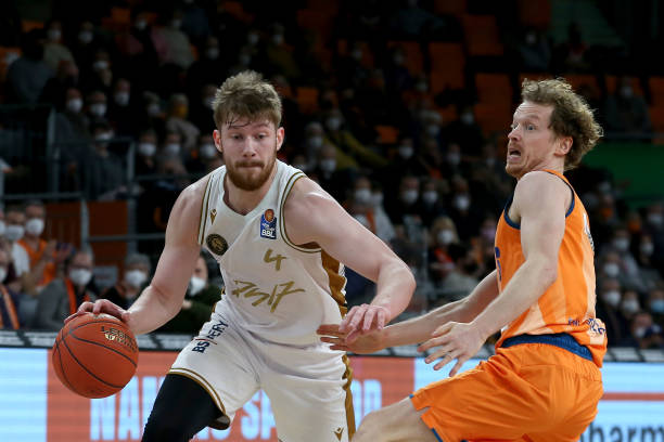 加盟法拉利后首试战车 哈密尔顿：车队准备就绪冲冠.