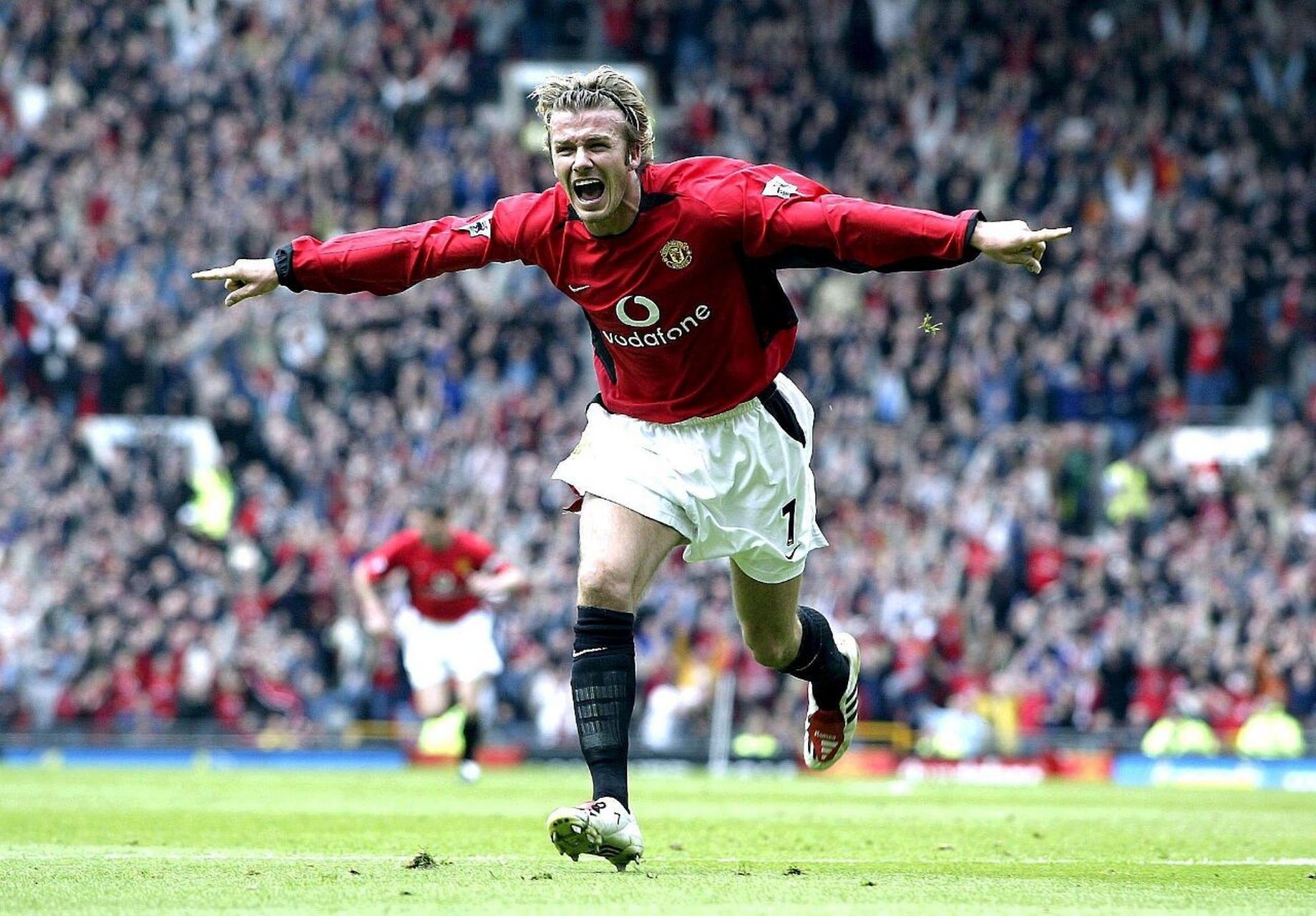 0射门！切尔西半场0-0哥本哈根数据：射门0-4，控球率53%-47%.