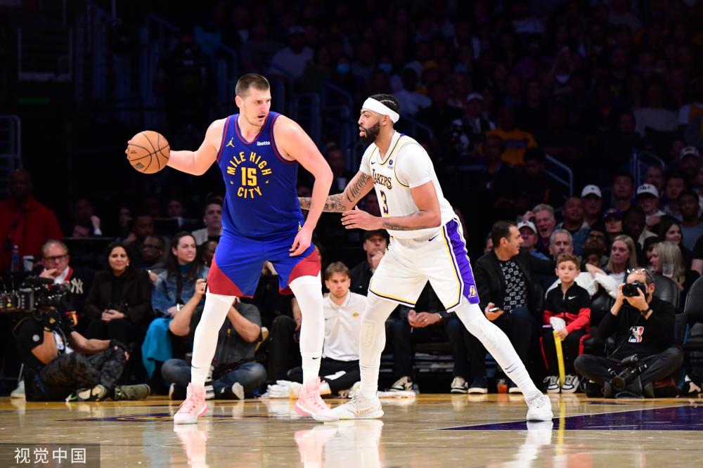 随着切尔西1-1阿森纳，英超积分榜更新：曼联、利物浦分列第7第8（切尔西1-1战平阿森纳后，英超最新积分榜：曼联第7、利物浦第8）